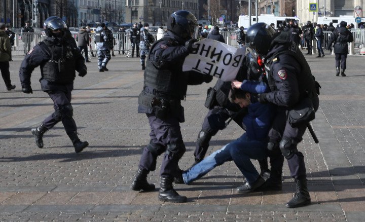 Russian Police officers detain a man holding a poster reads: "No war" in front of the Kremlin, March 2022, in Moscow, Russia. (Source: Contributor via Getty Images) Russian Police officers detain a man holding a poster reads: "No war" in front of the Kremlin, March 2022, in Moscow, Russia. (Source: Contributor via Getty Images)