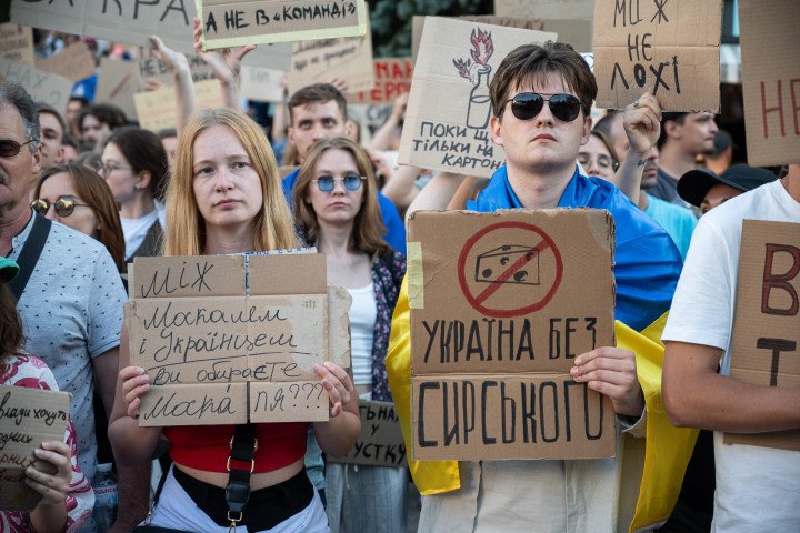 Protesters hold cardboard signs calling for the return of former Defense Minister Mykhailo Fedorov and criticizing Commander-in-Chief Oleksandr Syrskyi during a demonstration in Kyiv, July 17, 2026. (Source: Getty Images) Protesters hold cardboard signs calling for the return of former Defense Minister Mykhailo Fedorov and criticizing Commander-in-Chief Oleksandr Syrskyi during a demonstration in Kyiv, July 17, 2026. (Source: Getty Images)