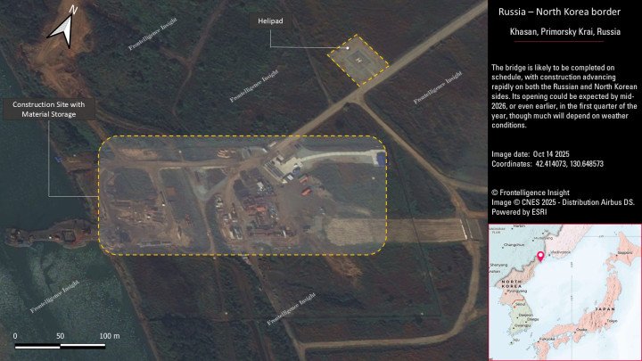 Imagen satelital de alta resolución de la base de construcción rusa cerca del emplazamiento del puente, que incluye zonas de almacenamiento de materiales y un helipuerto terminado al norte de la carretera de acceso principal. (Fuente: Frontelligence Insight)