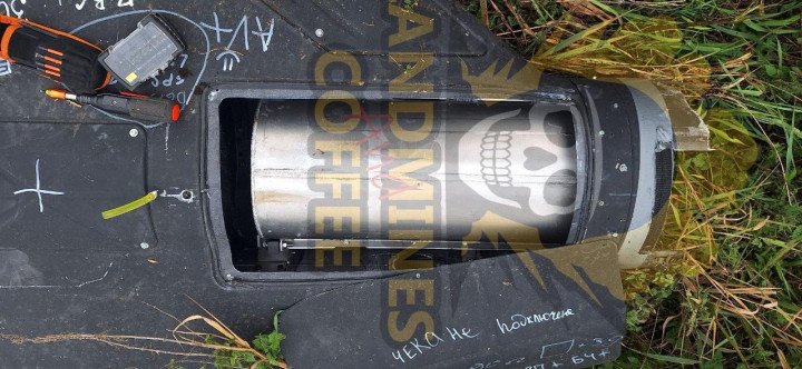 Fragmentation–high-explosive warhead recovered from a downed Geran-2 (Shahed-type) loitering munition. (Source: Mіny ta kava z kanapkamy)