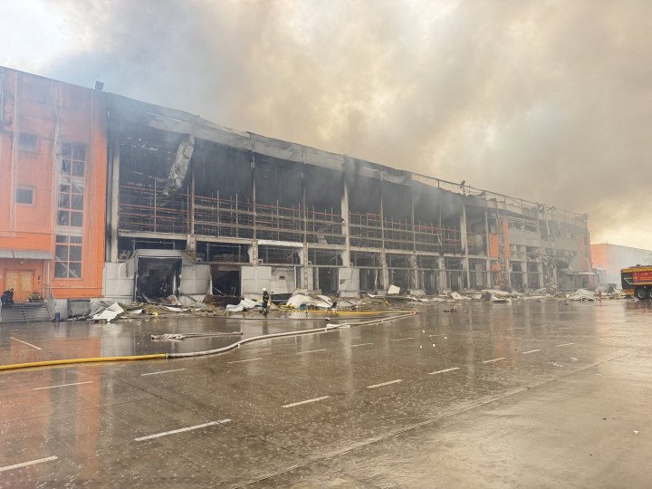 The LIQUI MOLY logistics complex destroyed after a Russian ballistic strike on August 5, 2026. The facility served as a key distribution hub for several international brands operating in Ukraine. (Source: LIQUI MOLY/Facebook)