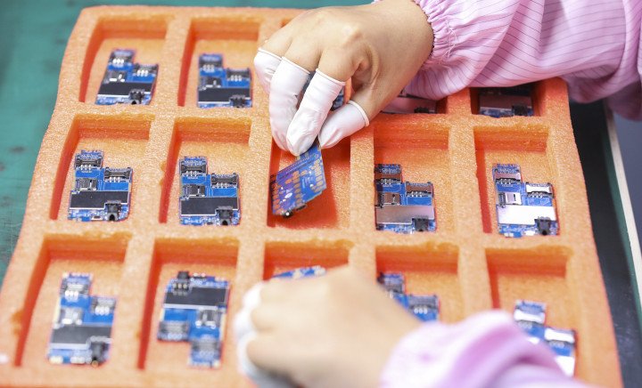 A worker produces an electronic circuit board at a workshop in Huai'an City, Jiangsu Province, China (Photo: Getty Images) A worker produces an electronic circuit board at a workshop in Huai'an City, Jiangsu Province, China (Photo: Getty Images)