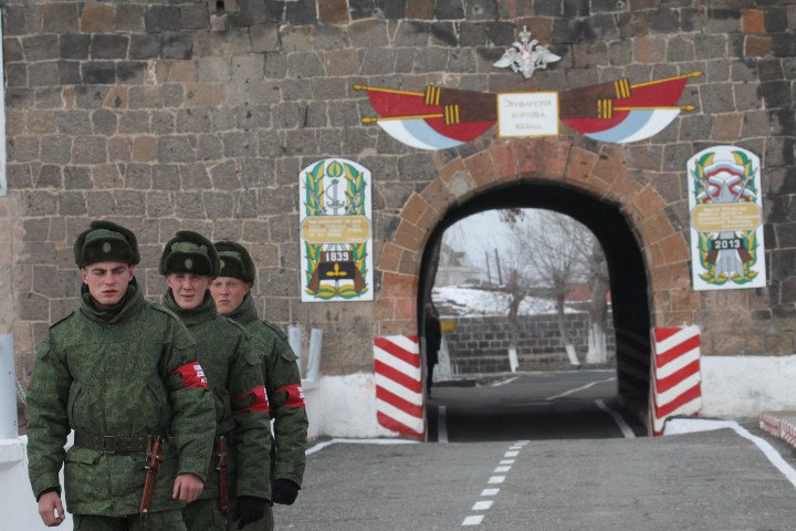Russian soldiers march by the 102nd military base December 2, 2013 in Gyumri, Armenia. Russian leader Vladimir Putin is in a one-day state visit to Armenia. (Photo by Sasha Mordovets/Getty Images)