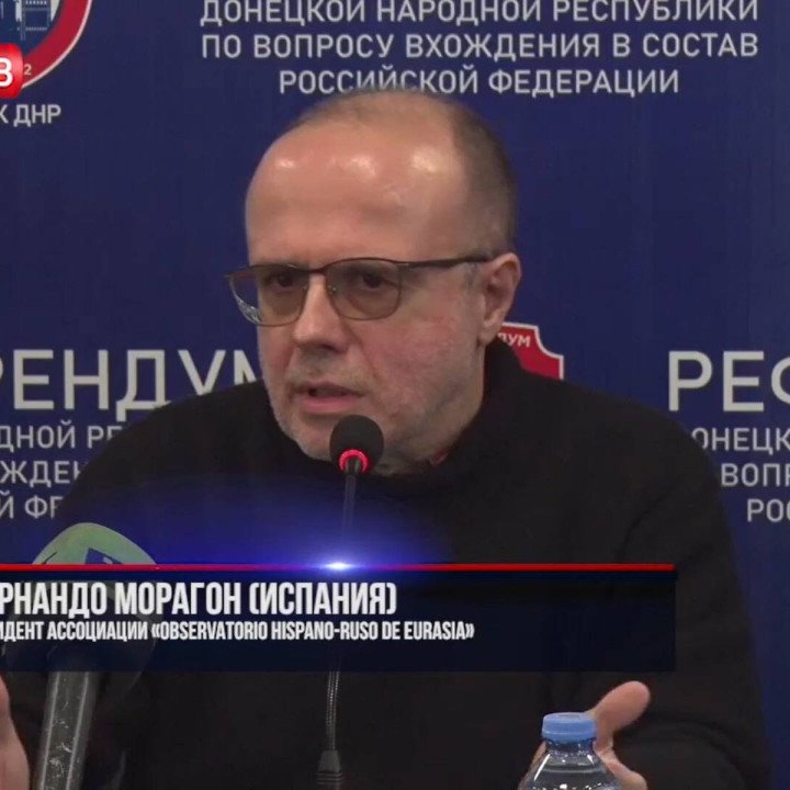 Spanish blogger Fernando Moragón at a press conference organized by the authorities of the self-proclaimed Donetsk People’s Republic. (DNR.news.ru)