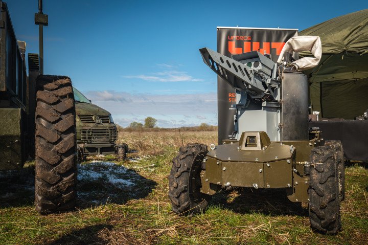 Vehículo terrestre no tripulado de fabricación ucraniana durante la exposición Ukraine Defense Innovations el 11 de abril de 2025, en Unspecified, Ucrania. (Foto: Getty Images) Vehículo terrestre no tripulado de fabricación ucraniana durante la exposición Ukraine Defense Innovations el 11 de abril de 2025, en Unspecified, Ucrania. (Foto: Getty Images)