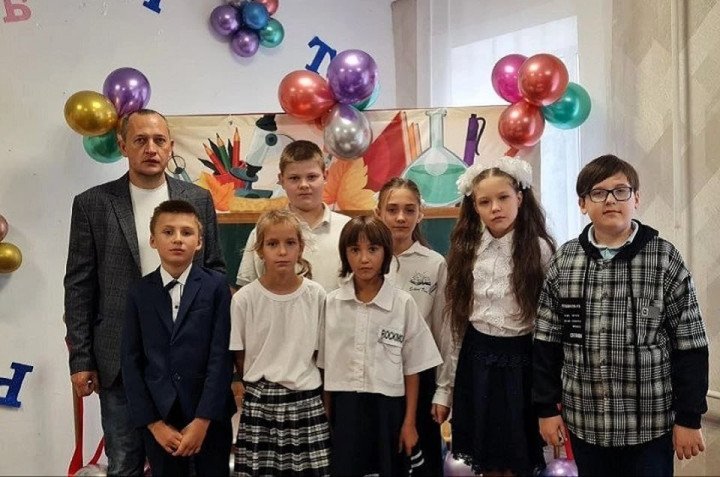 A photo of former soldier, who fought against Ukraine with so-called DPR forces and the Russian army, Ruslan Efremov, in a school in the Russian-occupied Donetsk region. (Source: Fond Zo DPR Telegram channel) A photo of Ruslan Efremov in a school