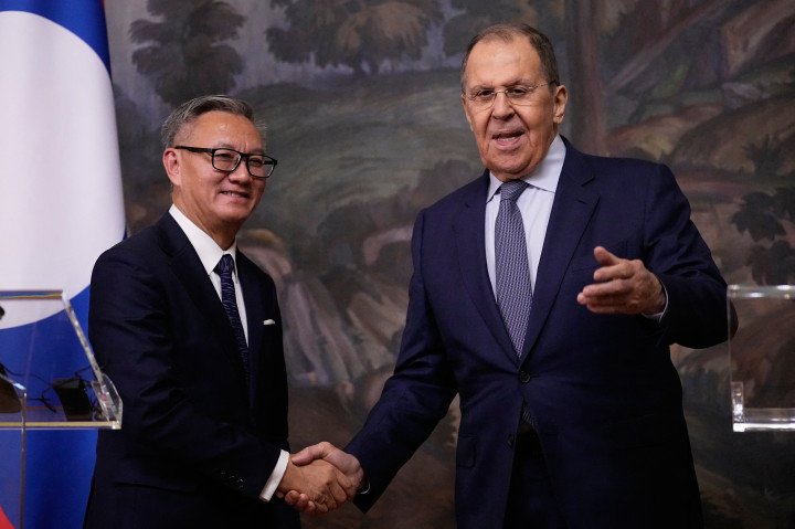 Russian Foreign Minister Sergei Lavrov and Lao Minister of Foreign Affairs Thongsavanh Phomvihane shake hands during a joint press conference following their talks in Moscow on June 26, 2025. (Source: Getty Images) Russian Foreign Minister Sergei Lavrov and Lao Minister of Foreign Affairs Thongsavanh Phomvihane shake hands during a joint press conference following their talks in Moscow on June 26, 2025. (Source: Getty Images)