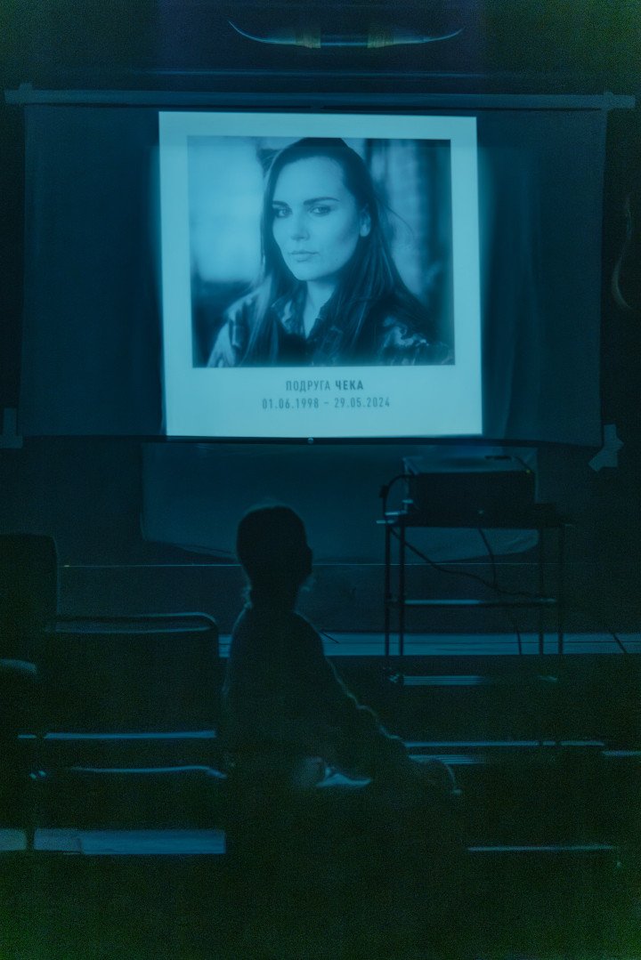 “Friend Cheka.” Daria Kolomiec in front of the photo of Ukrainian fallen combat medic Iryna “Cheka” Tsybukh. Photo: Tania Nikolaienko “Friend Cheka.” Daria Kolomiec in front of the photo of Ukrainian fallen combat medic Iryna “Cheka” Tsybukh. Photo: Tania Nikolaienko