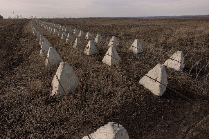 Barbed wire and dragon's teeth anti-tank obstacles are seen along a fortification line on March 13, 2025 in the Kharkiv Region of Ukraine. (Photo by Diego Fedele/Getty Images) Barbed wire and dragon's teeth anti-tank obstacles are seen along a fortification line on March 13, 2025 in the Kharkiv Region of Ukraine. (Photo by Diego Fedele/Getty Images)