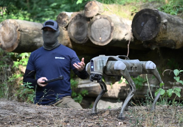 Ukrainian perator with call sign Yuri demonstrates the capabilities of a robot dog at an undisclosed location in Ukraine on August 7, 2024, amid the Russian invasion of Ukraine. (Photo: Genya SAVILOV / AFP via Getty) Ukrainian perator with call sign Yuri demonstrates the capabilities of a robot dog at an undisclosed location in Ukraine on August 7, 2024, amid the Russian invasion of Ukraine. (Photo: Genya SAVILOV / AFP via Getty)