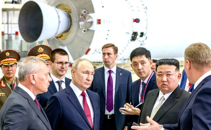 El líder norcoreano Kim Jong-un visita el cosmódromo ruso de Vostochny, junto al líder ruso Vladimir Putin, en septiembre de 2023. (Fuente: TASS) El líder norcoreano Kim Jong-un visita el cosmódromo ruso de Vostochny, junto al líder ruso Vladimir Putin, en septiembre de 2023. (Fuente: TASS)