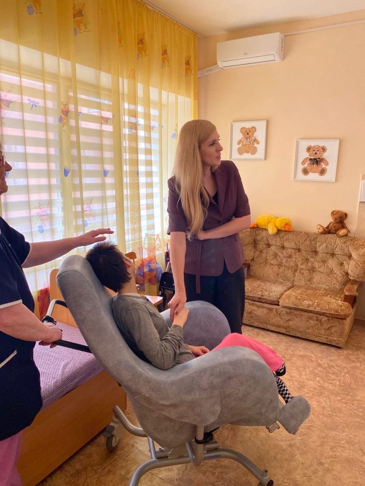 Iryna during her visit to a rehabilitation center in the Chernihiv region. (Source: Personal archive of Iryna Tuliakova)