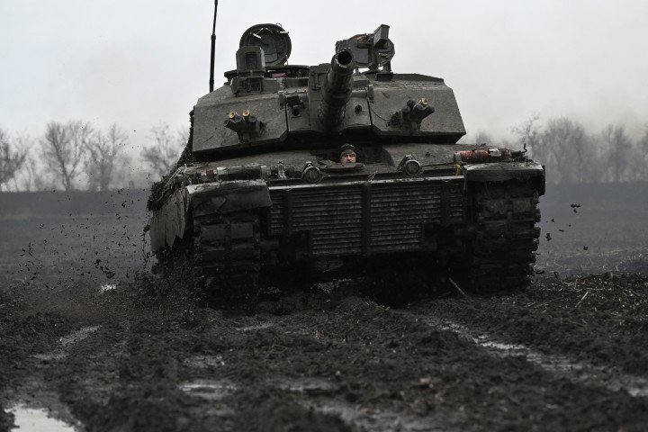 A Ukrainian serviceman of the 82nd Separate Air Assault Brigade prepares for combat Challenger 2 tank in an undisclosed location near frontline in Zaporizhzhia region, on February 12, 2024 (Source: Getty Images) A Ukrainian serviceman of the 82nd Separate Air Assault Brigade prepares for combat Challenger 2 tank in an undisclosed location near frontline in Zaporizhzhia region, on February 12, 2024 (Source: Getty Images)