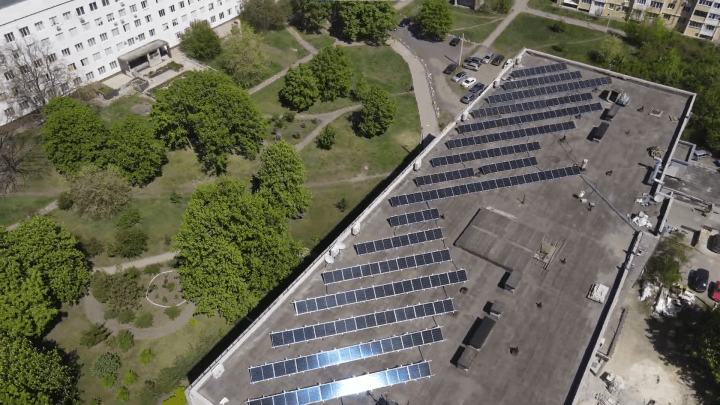 Rooftop solar panels installed on Kharkiv Regional Clinical Trauma Hospital to ensure uninterrupted power supply during blackouts. (Source: RePower Ukraine, May 2025) Rooftop solar panels installed on Kharkiv Regional Clinical Trauma Hospital to ensure uninterrupted power supply during blackouts. (Source: RePower Ukraine, May 2025)
