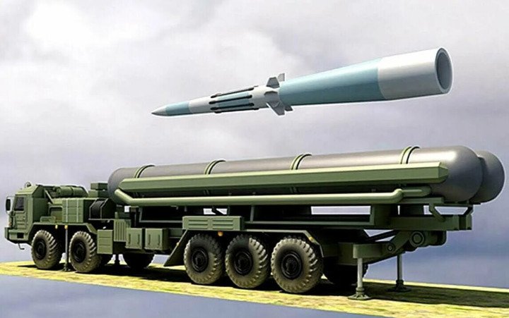 An S-500 Prometey launcher and a 77N6 interceptor missile in an illustrative image. (Photo: Open source)