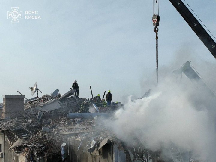SES rescuers on the site of the Russian drone strike on Kyiv on January 1, 2025. (Source: Ukrainian SES) SES rescuers on the site of the Russian drone strike on Kyiv on January 1, 2025. (Source: Ukrainian SES)