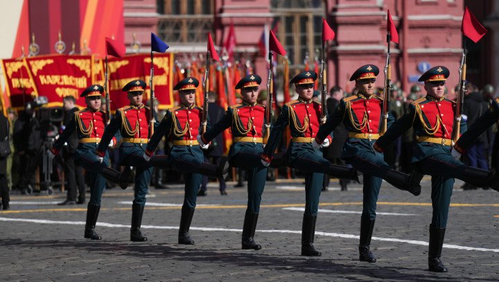 Russian servicemen march during the Victory Day military parade at the Red Square. (Photo by VCG/VCG via Getty Images) Russian servicemen march during the Victory Day military parade at the Red Square. (Photo by VCG/VCG via Getty Images)