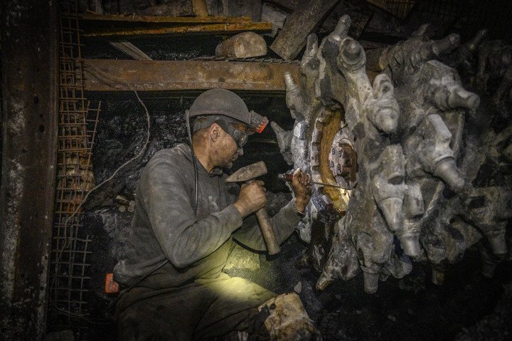 A miner underground at the Metinvest BV Pokrovs'ke coal mine near Pokrovsk, Ukraine, on Friday, Oct. 25, 2024. This mine has not halted its production due to Russian hostilities (Source: Christopher Occhicone via Getty Images) A miner underground at the Metinvest BV Pokrovs'ke coal mine near Pokrovsk, Ukraine, on Friday, Oct. 25, 2024. This mine has not halted its production due to Russian hostilities (Source: Christopher Occhicone via Getty Images)