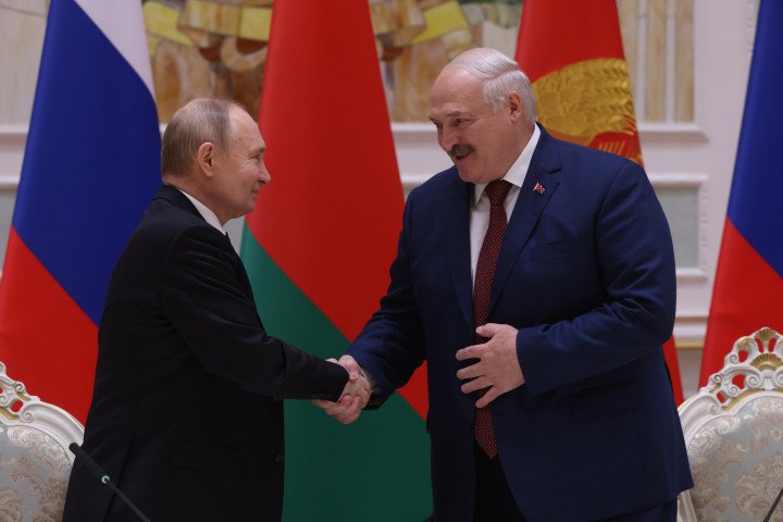 Russian President Vladimir Putin shakes hands with Belarussian President Alexander Lukashenko in Minsk, Belarus. (Source: Contributor via Getty Images) Russian President Vladimir Putin shakes hands with Belarussian President Alexander Lukashenko in Minsk, Belarus. (Source: Contributor via Getty Images)