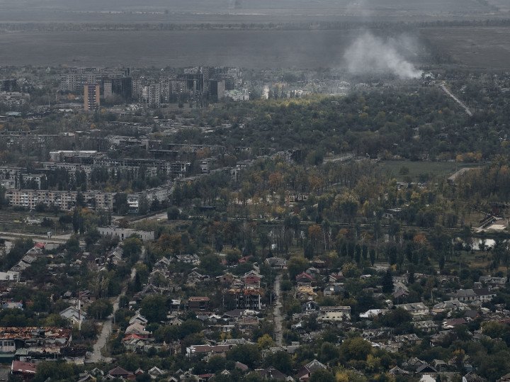 Vista aérea de la ciudad de Pokrovsk, en primera línea del frente, Ucrania, que se ha vuelto inhabitable e insostenible para las formaciones militares tradicionales debido a la abundancia de drones en la zona. (Foto de Kostiantyn Liberov/Libkos/Getty Images) Vista aérea de la ciudad de Pokrovsk, en primera línea del frente, Ucrania, que se ha vuelto inhabitable e insostenible para las formaciones militares tradicionales debido a la abundancia de drones en la zona. (Foto de Kostiantyn Liberov/Libkos/Getty Images)
