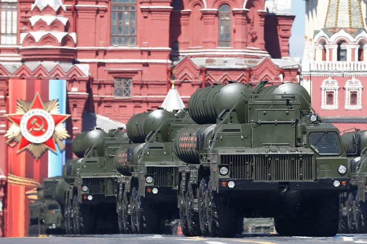 A Russian S-400 air defense system during a Victory Day parade rehearsal in Moscow, May 7, 2017. (Source: Getty Images)