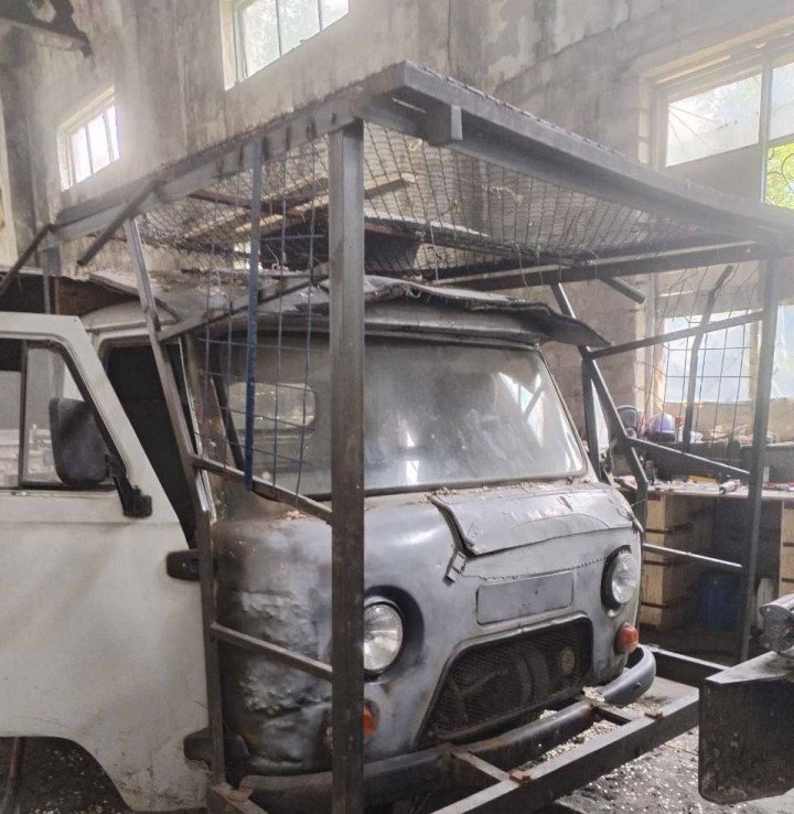 Photo showing Russian UAZ-3303 “Bukhanka” truck modified by Russian engineers. (Photo: open source) Photo showing Russian UAZ-3303 “Bukhanka” truck modified by Russian engineers. (Photo: open source)