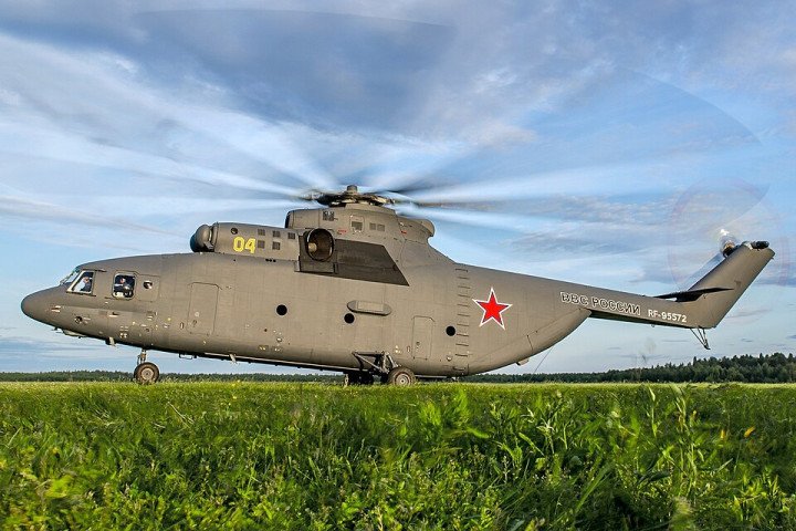 A Mil Mi‑26 heavy-lift helicopter on display in Russia. (Photo: Wikimedia Commons)