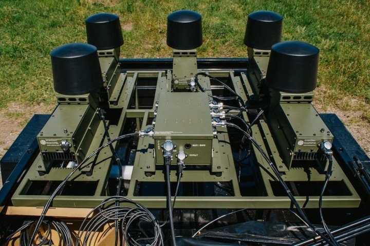 DF-M drone jamming modules mounted on a mobile platform, designed for countering Mavic and FPV drones. (Source: Oboronka)