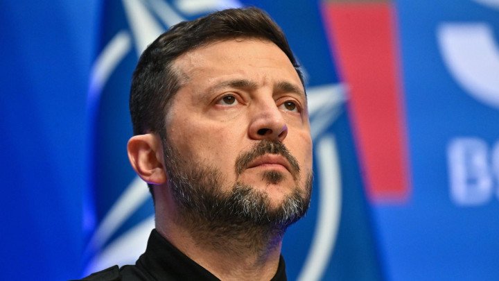 El presidente ucraniano, Volodymyr Zelensky, asiste a una rueda de prensa antes de una reunión de los líderes de los Nueve de Bucarest y los países nórdicos en Vilna, Lituania, el 2 de junio de 2025. (Fuente: ABC News)