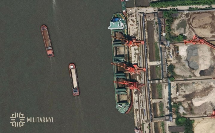 ZHONGDA 79 undergoing conversion at a Shanghai shipyard in 2025. (Source: Militarnyi) ZHONGDA 79 undergoing conversion at a Shanghai shipyard in 2025. (Source: Militarnyi)