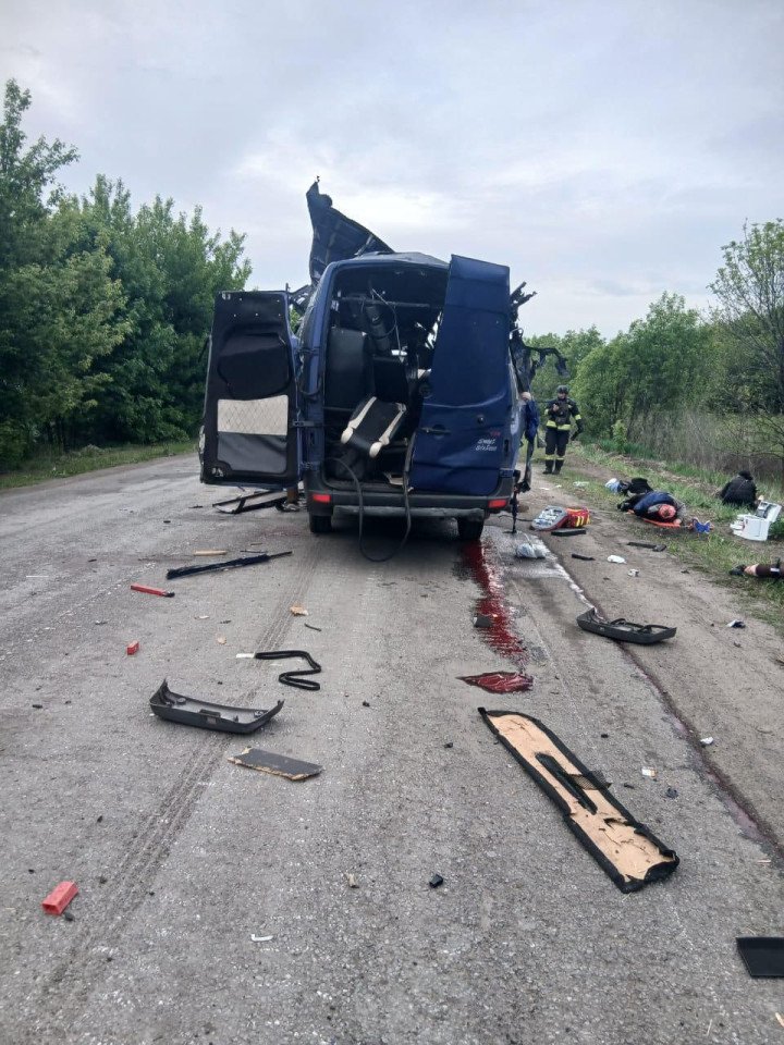Severely damaged evacuation bus near Bilopillia after Russian drone strike on May 17, 2025. Bodies of victims lie nearby. (Source: SSU) Severely damaged evacuation bus near Bilopillia after Russian drone strike on May 17, 2025. Bodies of victims lie nearby. (Source: SSU)