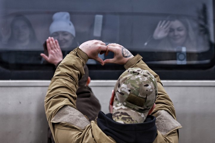 A Ukrainian military man shows a “heart” sign while saying goodbye to his beloved, who is leaving from the railroad station. Photo by Yan Dobronosov/Global Images Ukraine via Getty Images.