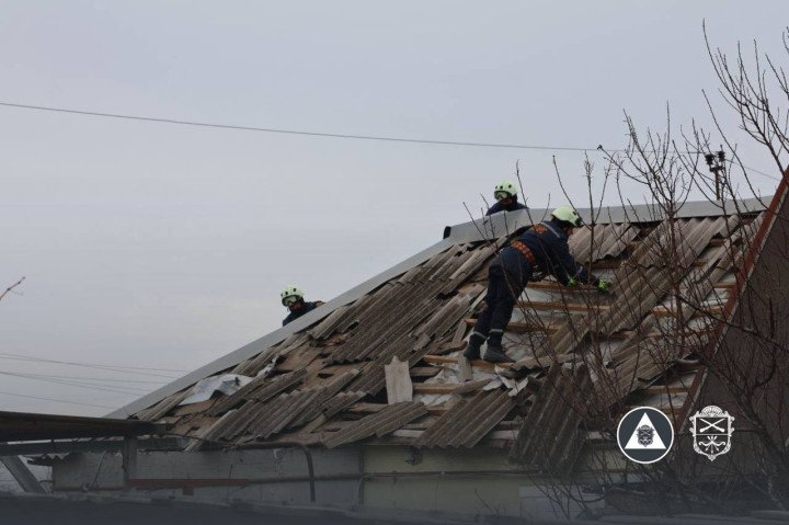 Emergency workers repair a shattered roof on a residential building in Zaporizhzhia region after overnight Russian attacks on civilian areas on February 6, 2026. (Photo: Zaporizhzhia City Council)