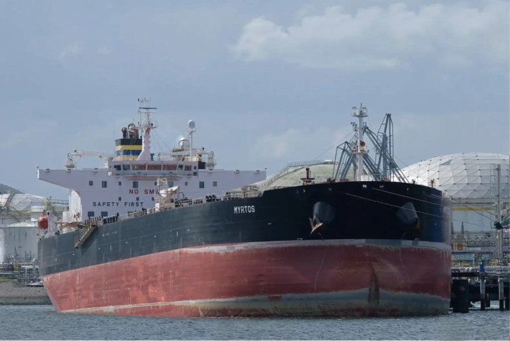 The Russian-linked shadow fleet oil tanker Smyrtos. (Photo: MarineTraffic/Henk Jungerius)