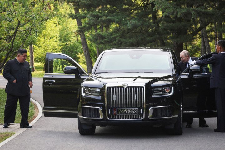Russian leader Vladimir Putin presents an Aurus vehicle to North Korean leader Kim Jong Un during a summit in Pyongyang on June 19, 2024. (Source: Getty Images) Russian leader Vladimir Putin presents an Aurus vehicle to North Korean leader Kim Jong Un during a summit in Pyongyang on June 19, 2024. (Source: Getty Images)