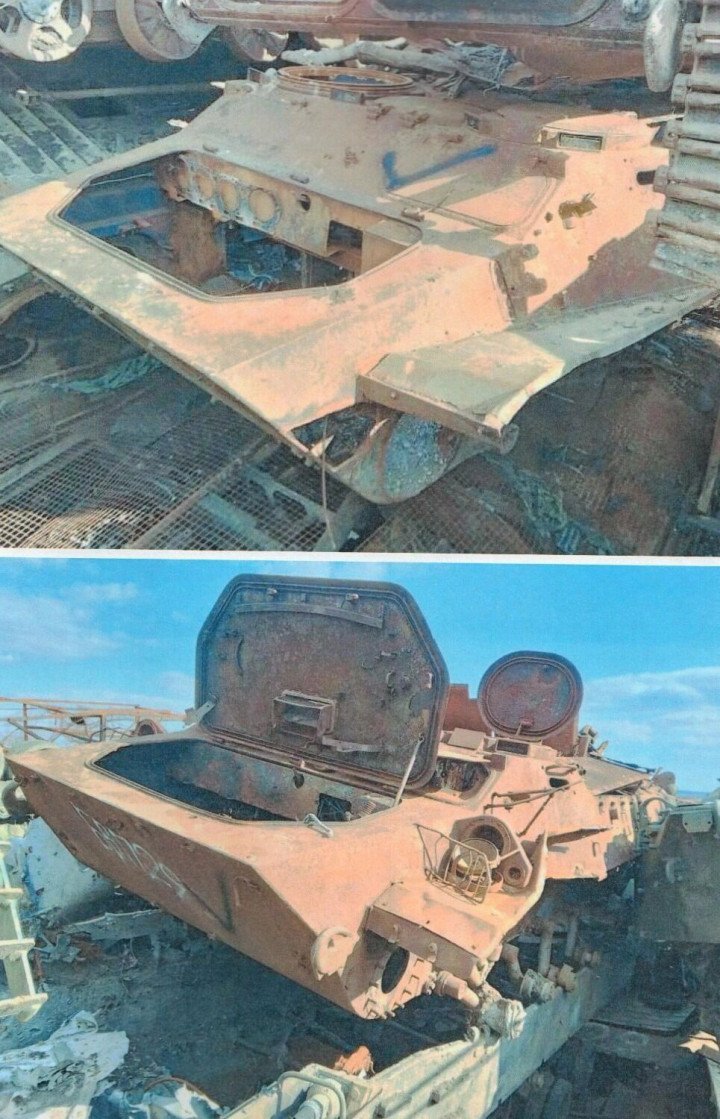 Casco dañado de un vehículo blindado ruso con la escotilla abierta, preparado para su venta como chatarra. (Fuente: medios de comunicación rusos)