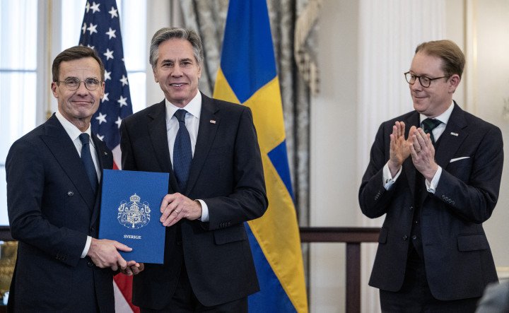 Swedish Prime Minister Ulf Kristersson and the then US Secretary of State Antony Blinken, holding NATO ratification documents, as the then Swedish Foreign Minister Tobias Billstrom applauds, during a ceremony in which Sweden formally joins the North Atlantic alliance. Washington, DC, March 7, 2024. (Photo by Andrew Caballero-Reynolds via Getty Images) Swedish Prime Minister Ulf Kristersson and the then US Secretary of State Antony Blinken