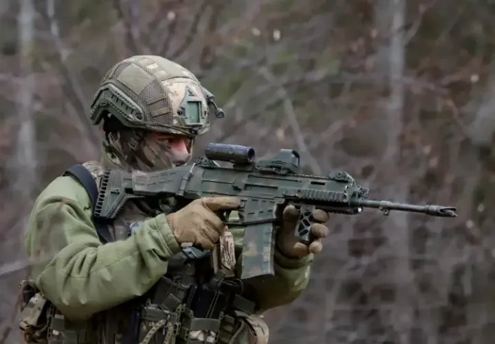 Edwin, soldado de la 2.ª Legión Internacional para la Defensa de Ucrania, con el indicativo “Thanos”, defiende Ucrania. Tras el inicio de la invasión rusa a gran escala, se ofreció voluntario de inmediato para ir a apoyar a Ucrania (Foto: La Legión Internacional para la Defensa de Ucrania).