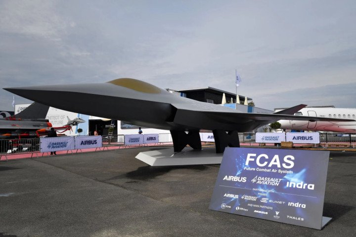 A scale model of the Future Combat Air System (FCAS) sixth-generation fighter jet concept developed by Airbus and Dassault Aviation. (Photo: Open source) A scale model of the Future Combat Air System (FCAS) sixth-generation fighter jet concept developed by Airbus and Dassault Aviation. (Photo: Open source)