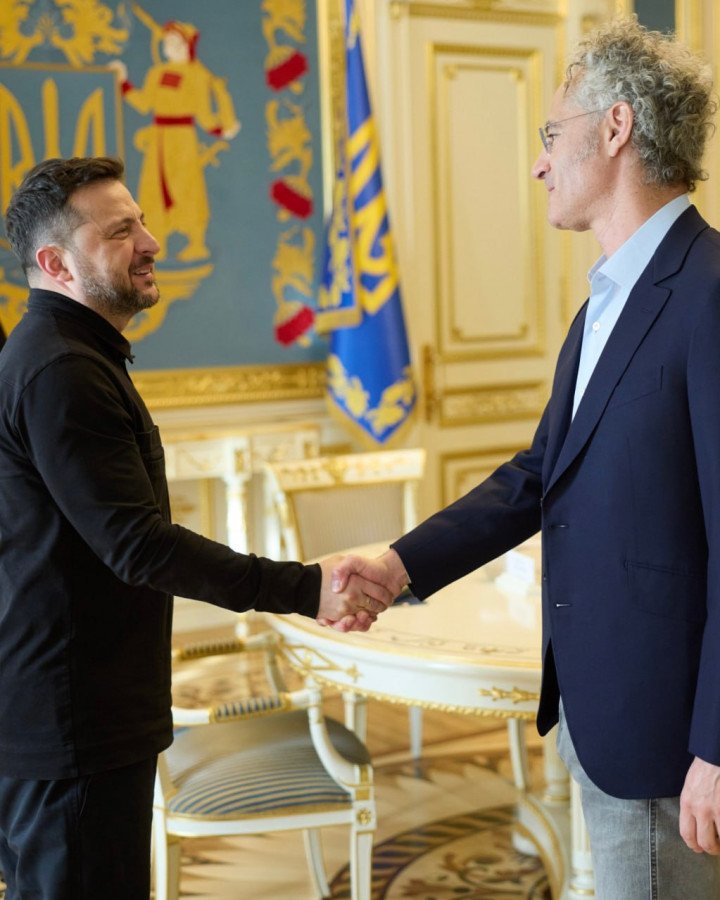 Volodymyr Zelenskyy with Alex Karp