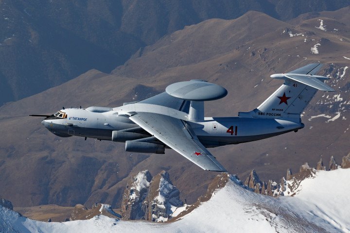 Russian A-50U airborne early warning and control aircraft “Taganrog,” tail number Red 41, in flight. (Photo: Maxo Davion) Russian A-50U airborne early warning and control aircraft “Taganrog,” tail number Red 41, in flight. (Photo: Maxo Davion)