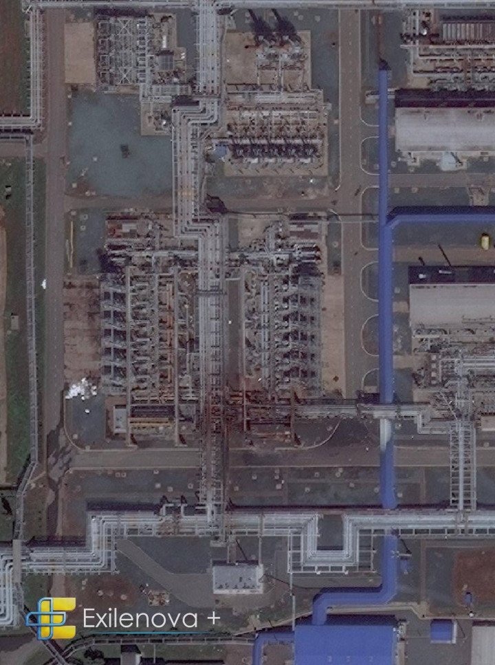 Satellite image showing damaged processing units at the Orenburg Helium Plant after a Ukrainian drone strike. (Source: Exilenova+)