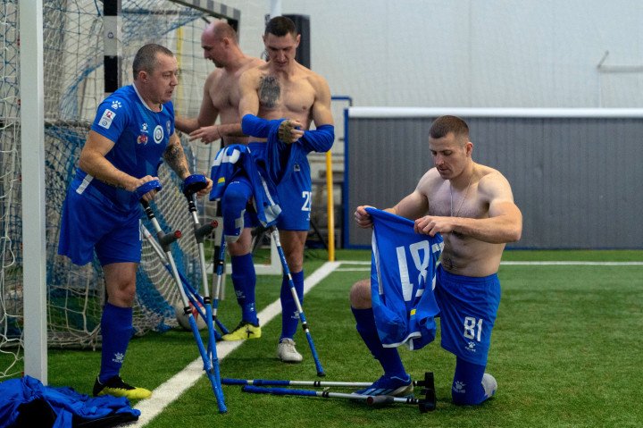 Players change their clothes during an amputee football match during a tournament of the League of the Mighty of the Dynamo Kyiv in Kyiv on January 11, 2025, amid the Russian invasion of Ukraine. (Source: Getty Images) Players change their clothes during an amputee football match during a tournament of the League of the Mighty of the Dynamo Kyiv in Kyiv on January 11, 2025, amid the Russian invasion of Ukraine. (Source: Getty Images)