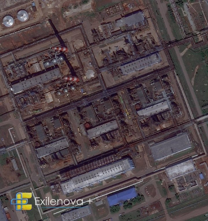 Satellite overview of Russia’s Orenburg Gas Processing Plant, where multiple processing units were reportedly damaged in a Ukrainian drone strike. (Source: Exilenova+)