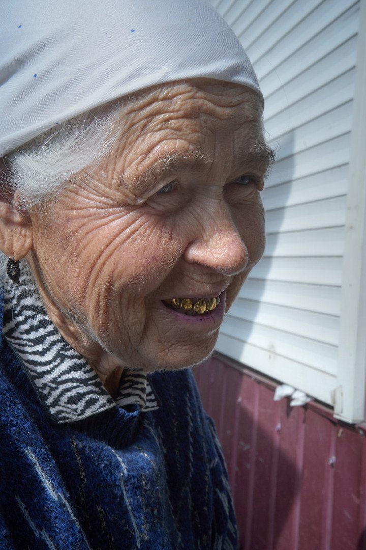 Zoya at the daily market where she mostly sells her garlic Kramatorsk, September 2025. Photo by Joshua Olley/UNITED24 Media.