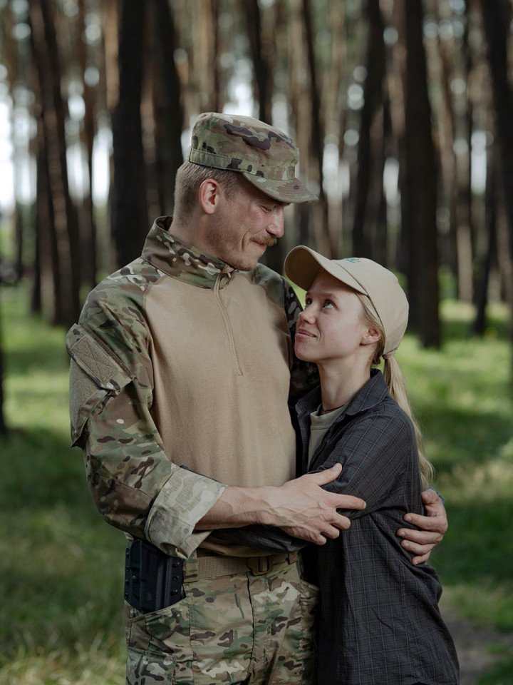 Kateryna Prokopenko, jefa de la Asociación de Familias de Defensores de Azovstal, con su esposo, Denys Prokopenko, comandante de la Brigada Azov. (Fuente: Kateryna Prokopenko por X)