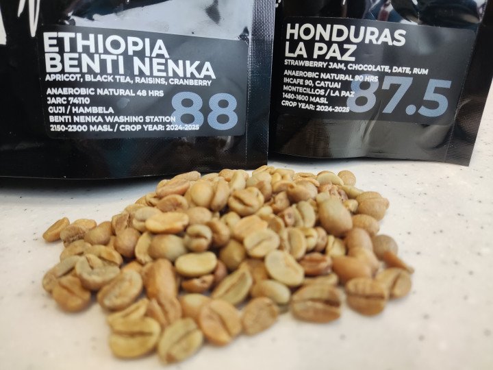 Green anaerobic coffee beans that will yield flavors such as Cranberry and Strawberry once the master roasters ply their trade. Kyiv, January 2026. Photo: UNITED24 Media 