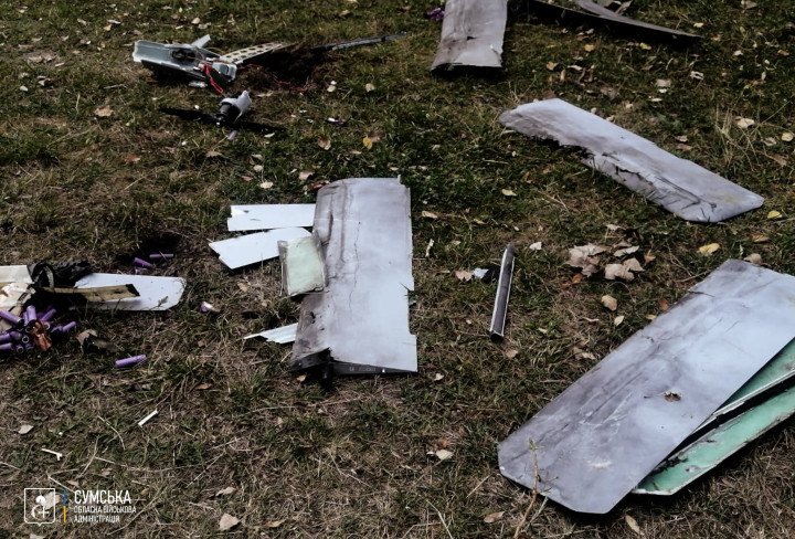 Debris of a Russian drone scattered on the ground in Sumy region after an overnight strike, September 7, 2025. (Source: Oleh Hryhorov / Facebook)