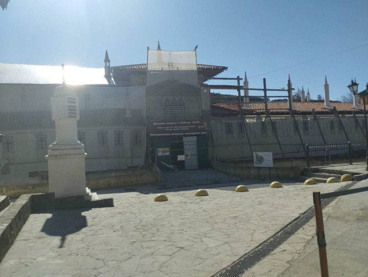 Khan's Palace under “restoration” in the town of Bakhchisarai, Crimea. (Source: Crimean Tatar Resource Center)