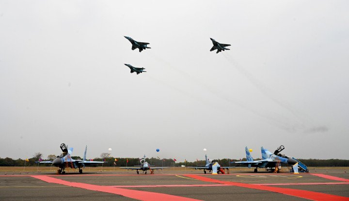 Myanmar Air Force Su-30SME fighter jets perform a flyover during an official induction ceremony at Meiktila Air Base. (Source: GNLM)